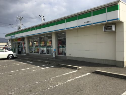 ファミリーマート岩出曽屋店608m ファミリーマート岩出曽屋店608m