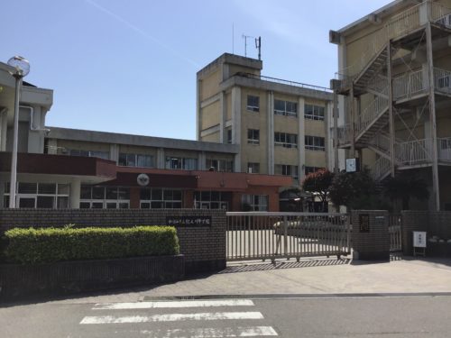 和歌山市立紀之川中学校 1022 m(周辺) 和歌山市立紀之川中学校 1022 m(周辺)
