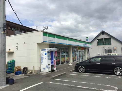 ファミリーマート岩出西国分店591ｍ